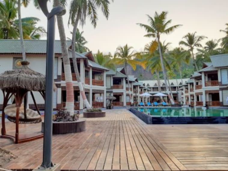 Sandyy Wavess Beach Resort_5